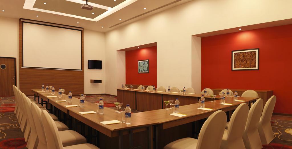 Lemon Tree Hotel, Gachibowli, Haiderabad Buitenkant foto