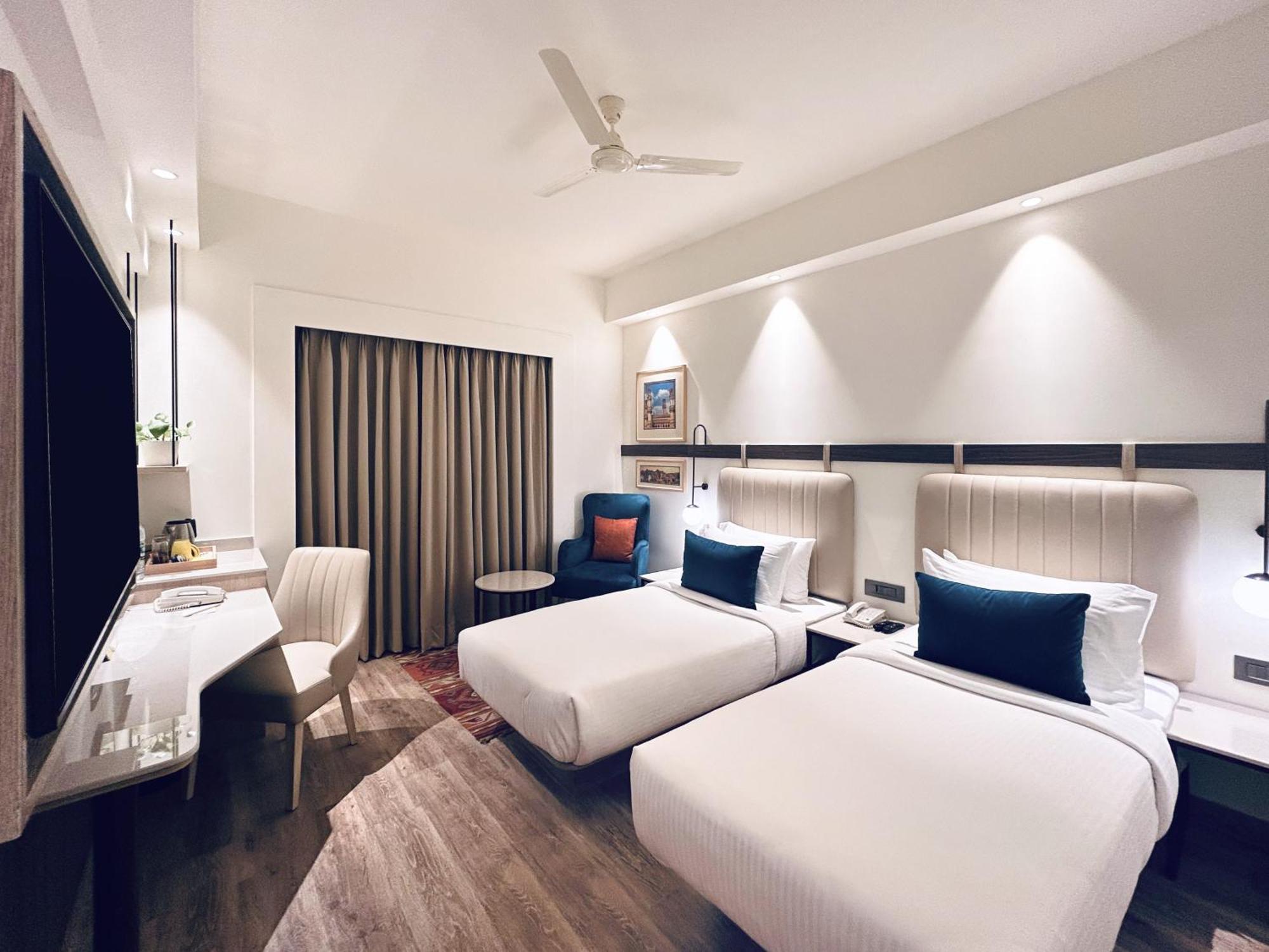 Lemon Tree Hotel, Gachibowli, Haiderabad Buitenkant foto