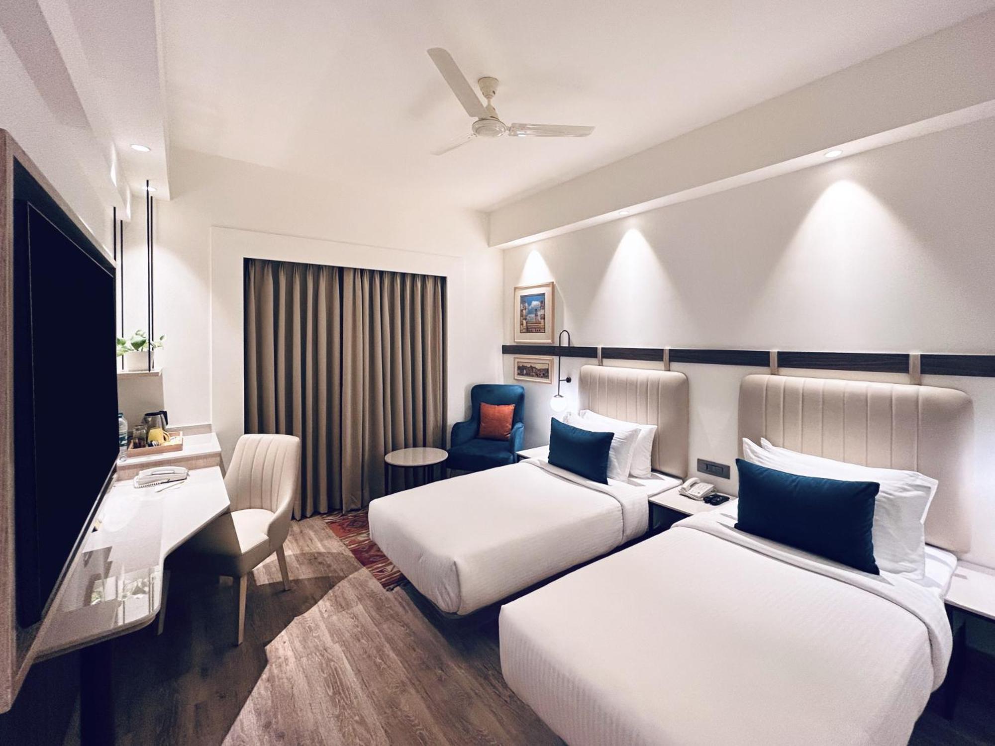 Lemon Tree Hotel, Gachibowli, Haiderabad Buitenkant foto