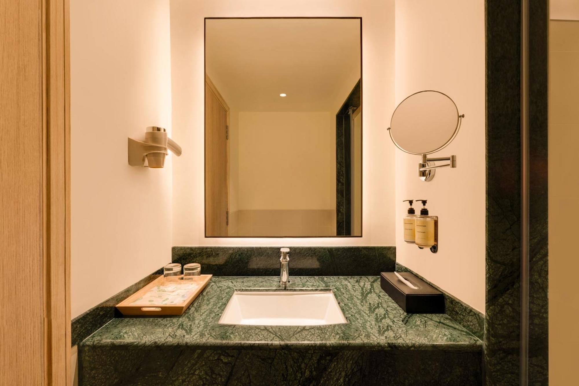 Lemon Tree Hotel, Gachibowli, Haiderabad Buitenkant foto