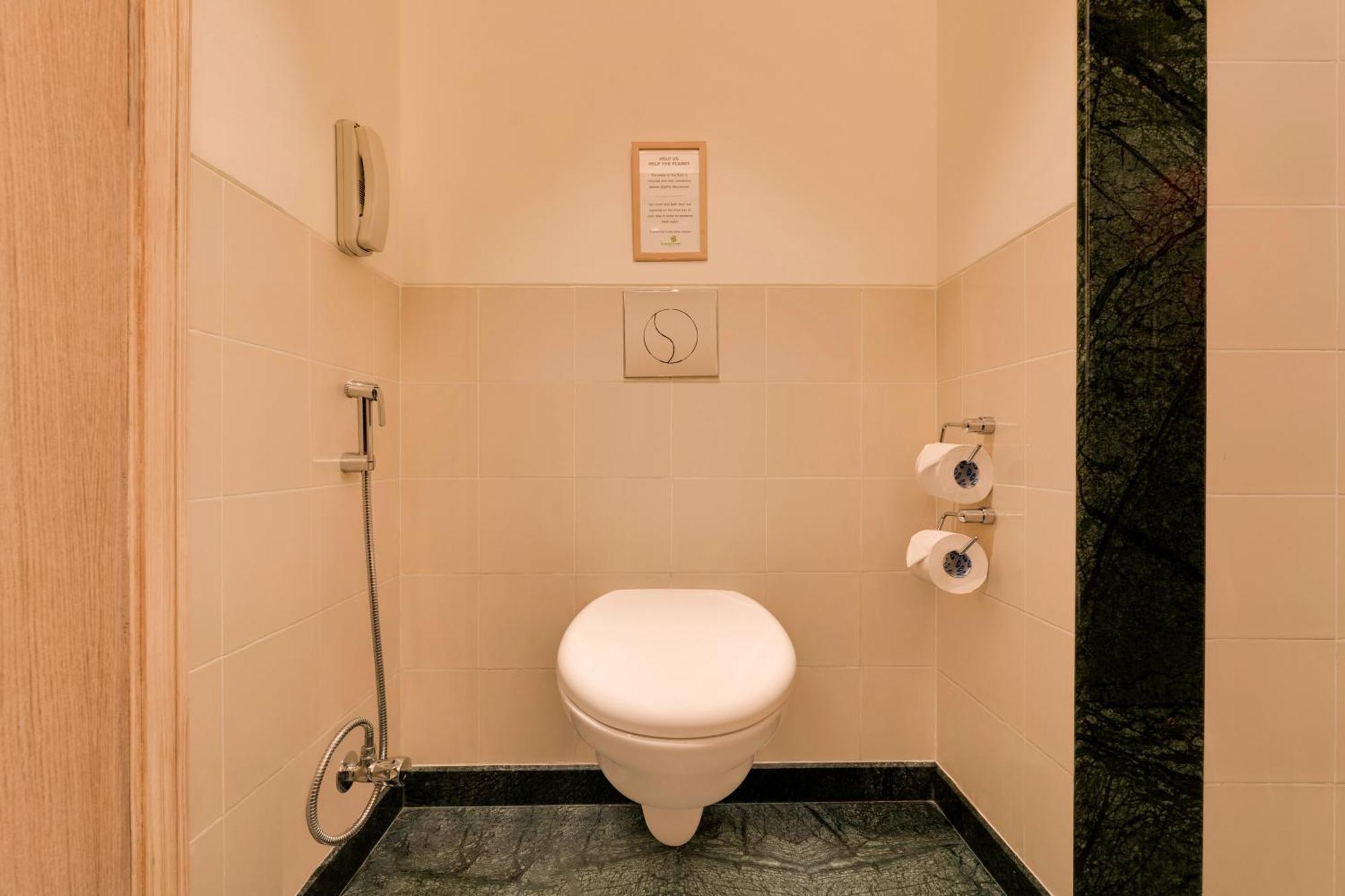 Lemon Tree Hotel, Gachibowli, Haiderabad Buitenkant foto