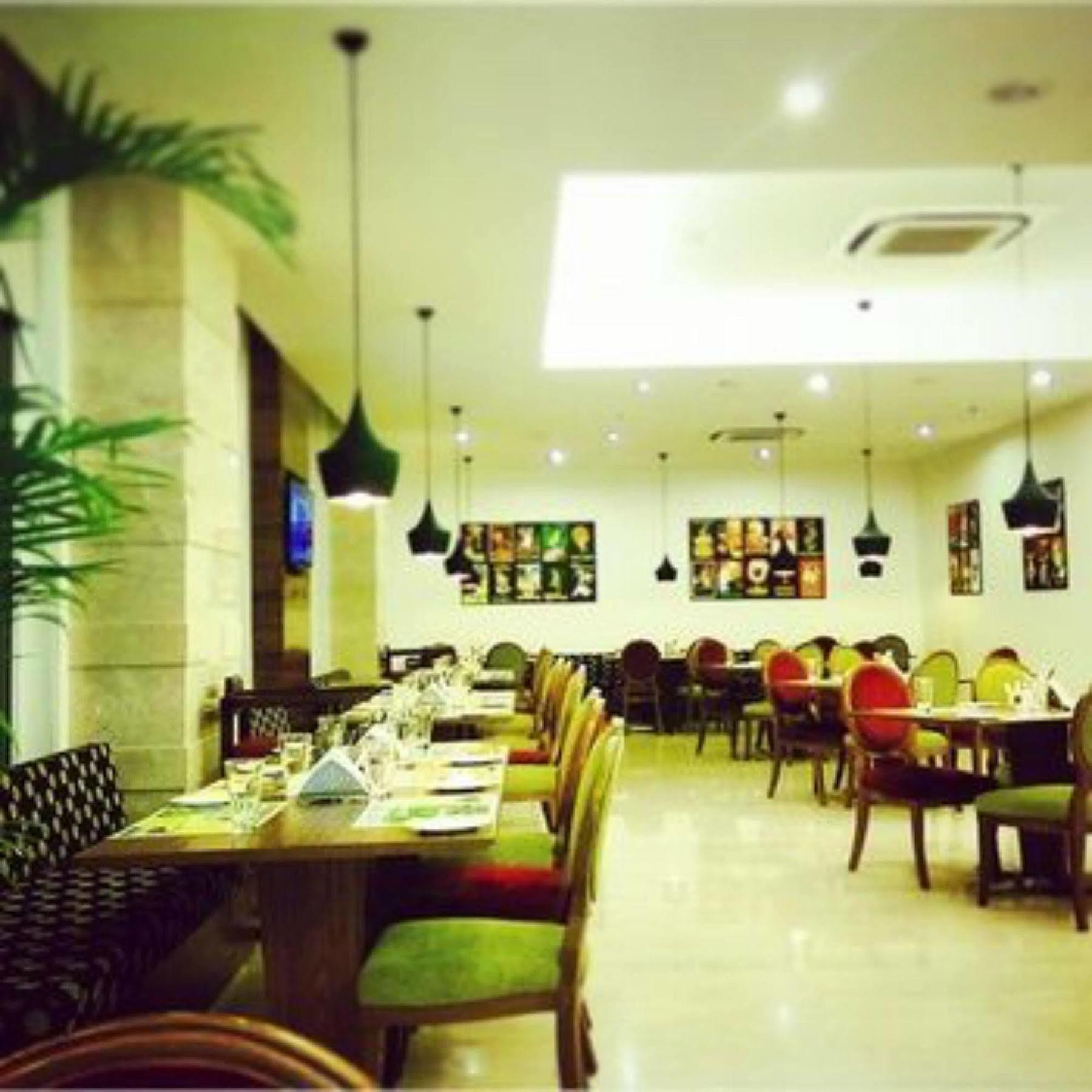 Lemon Tree Hotel, Gachibowli, Haiderabad Buitenkant foto