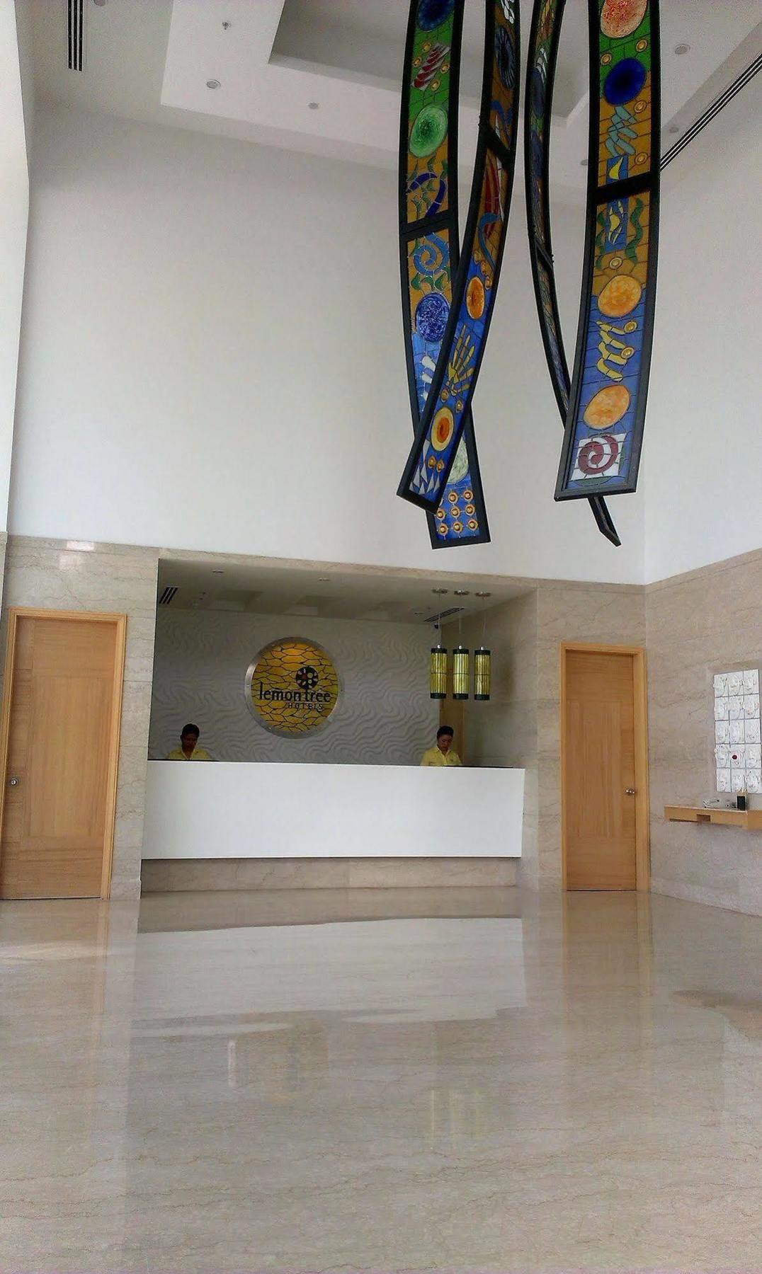 Lemon Tree Hotel, Gachibowli, Haiderabad Buitenkant foto