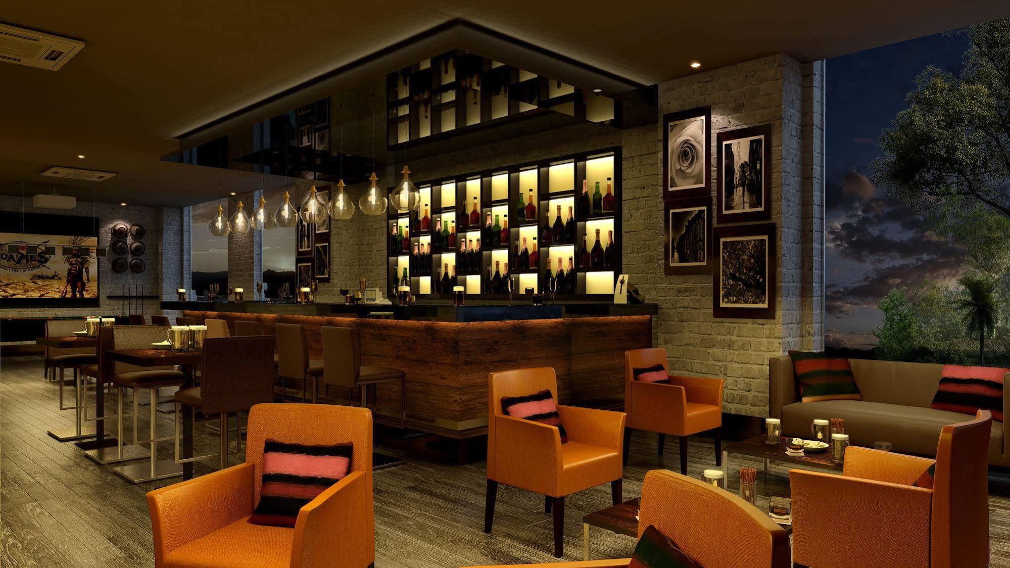Lemon Tree Hotel, Gachibowli, Haiderabad Buitenkant foto