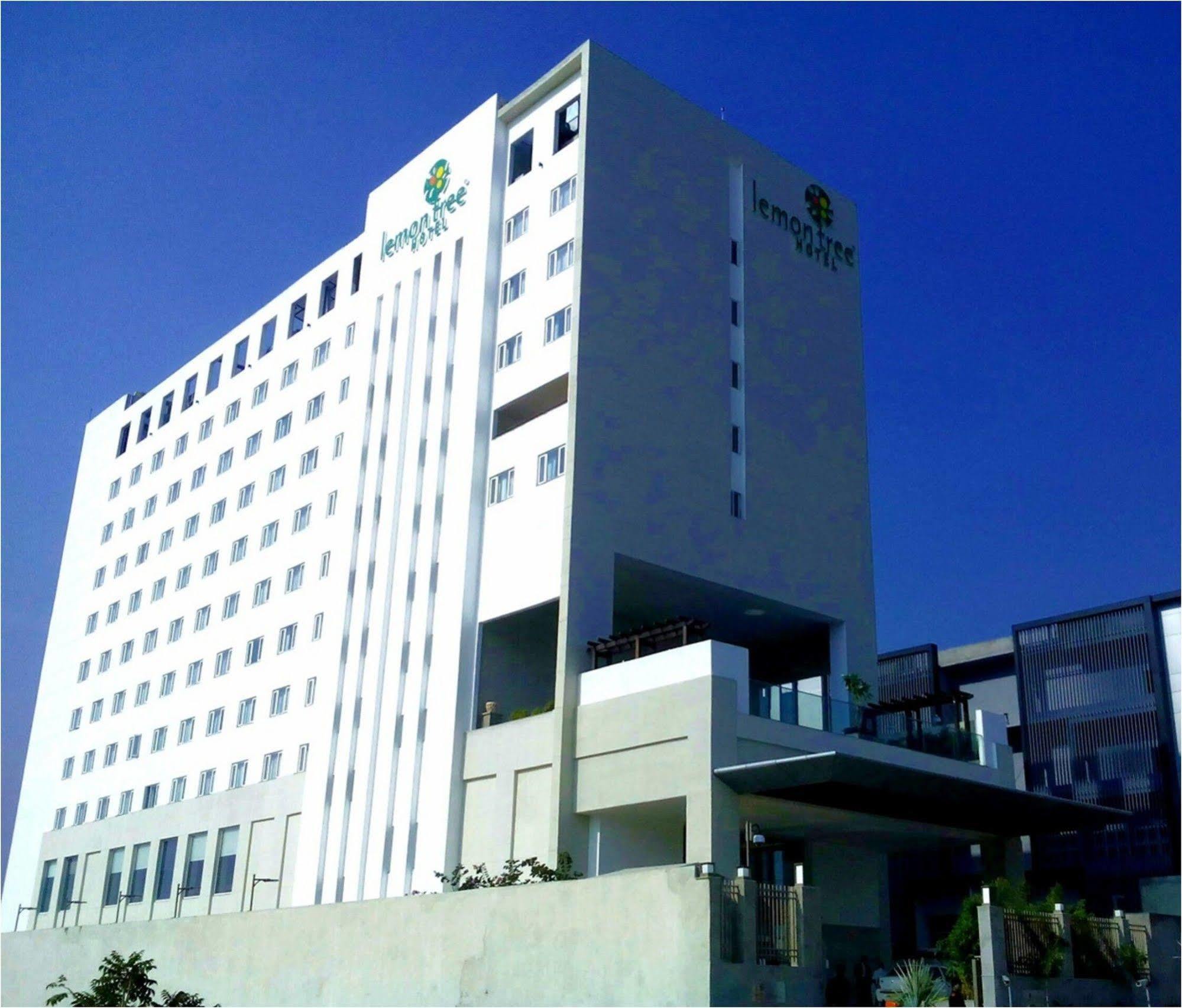 Lemon Tree Hotel, Gachibowli, Haiderabad Buitenkant foto