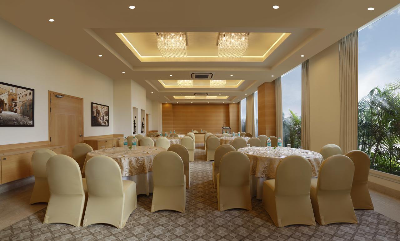 Lemon Tree Hotel, Gachibowli, Haiderabad Buitenkant foto