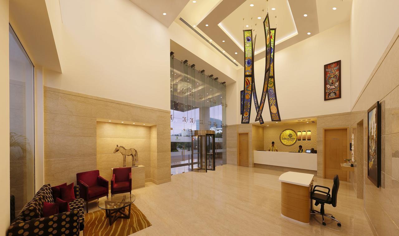 Lemon Tree Hotel, Gachibowli, Haiderabad Buitenkant foto